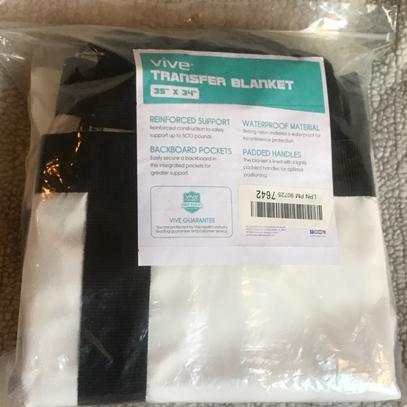 Vive Transfer Blanket 35”x 34” supports up to 500lbs, waterproof, padded handles - Picture 3 of 8